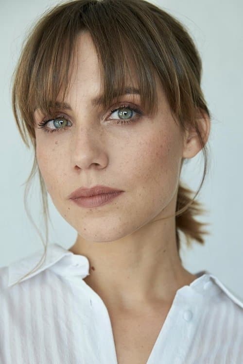 Aura Garrido image