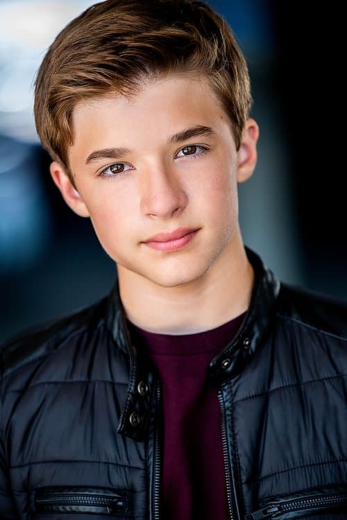Avery Esteves image