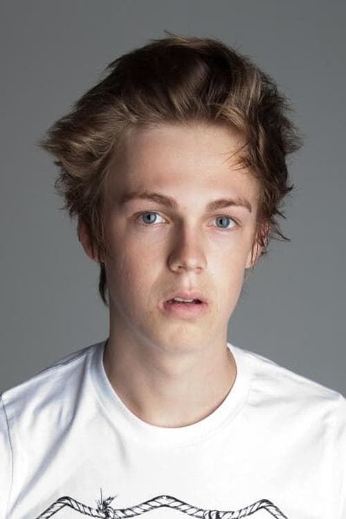 Caspar Lee image