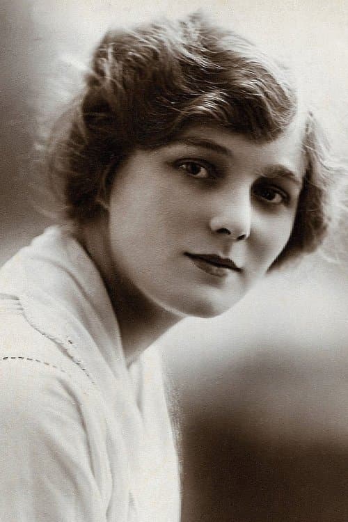 Chrissie White image