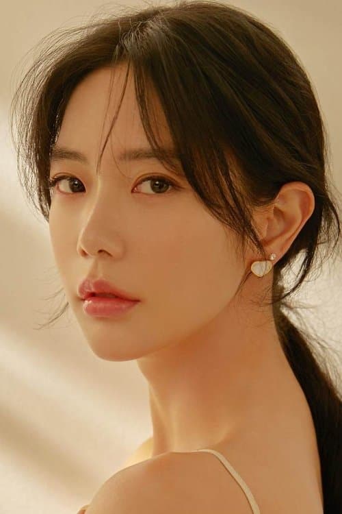 Clara Lee image
