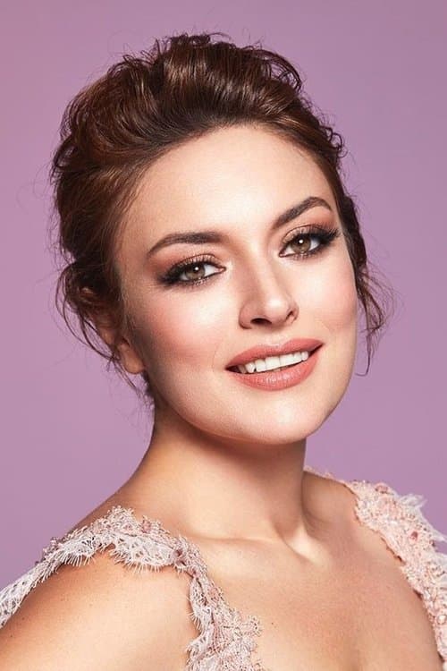 Ezgi Mola image