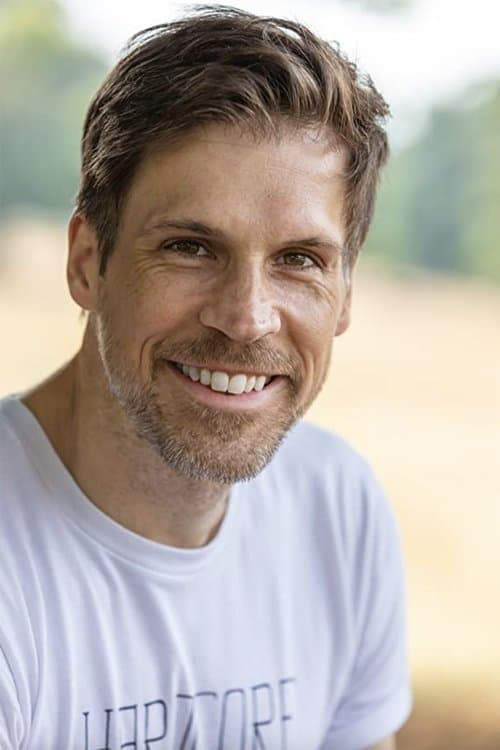 Giles Alderson image