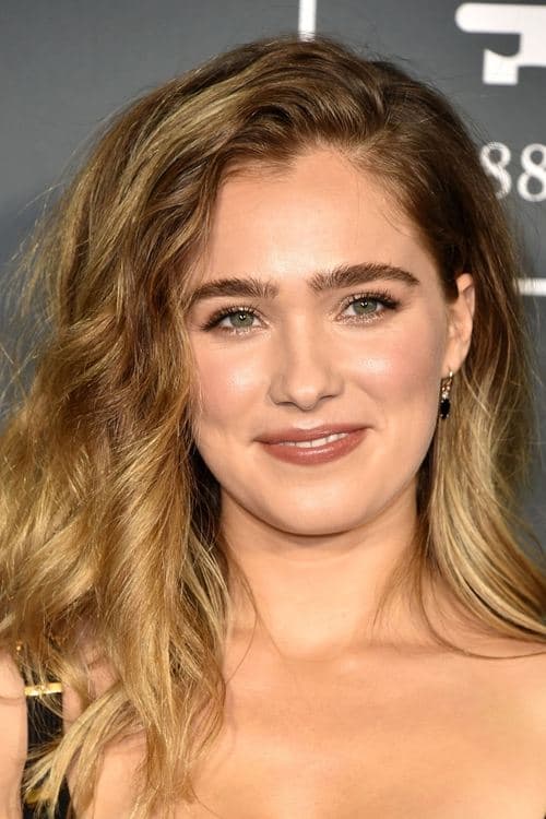 Haley Lu Richardson image