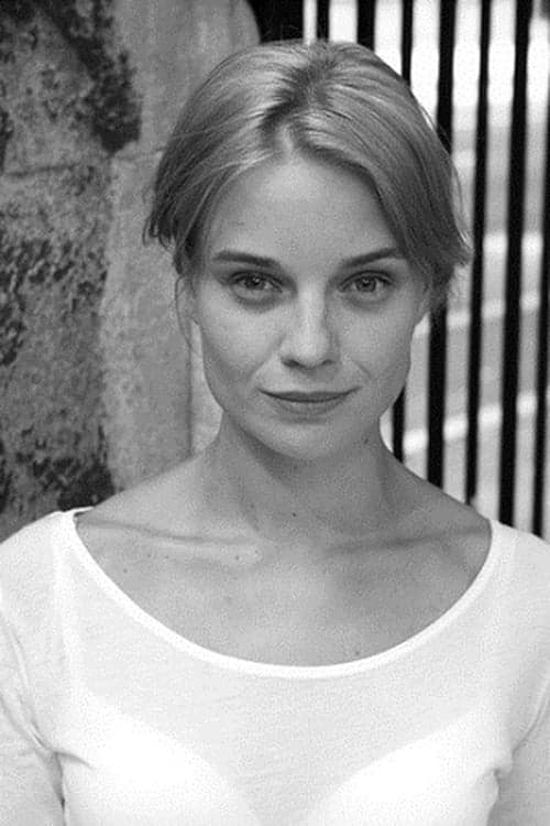 Hannah Yelland image