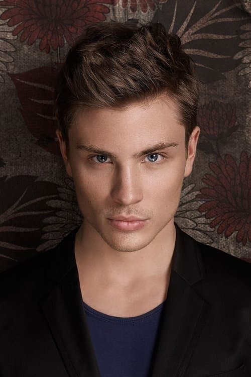 Jannik Schümann image