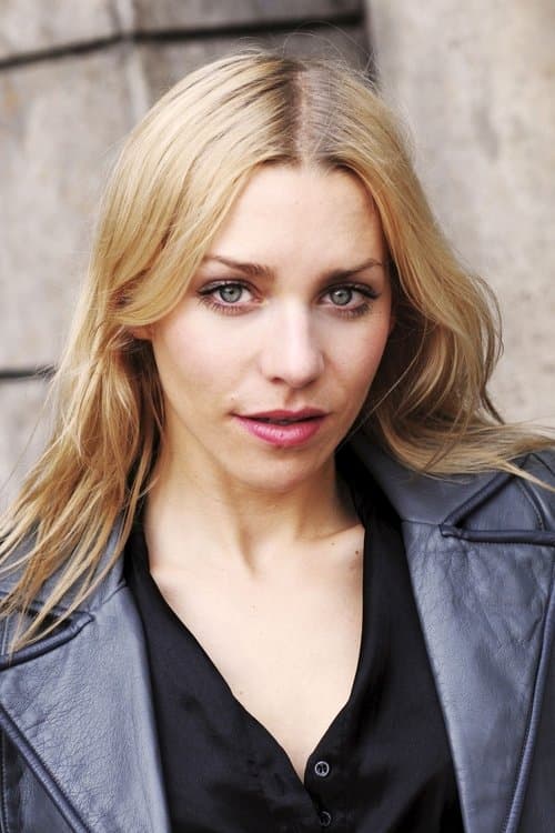 Julia Dietze image