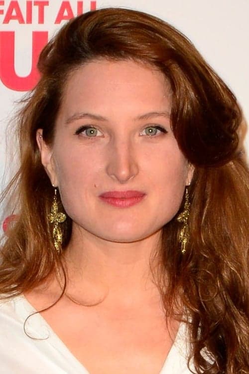 Julia Piaton image