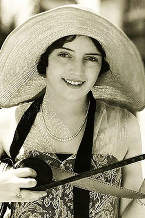 Julie Carter image