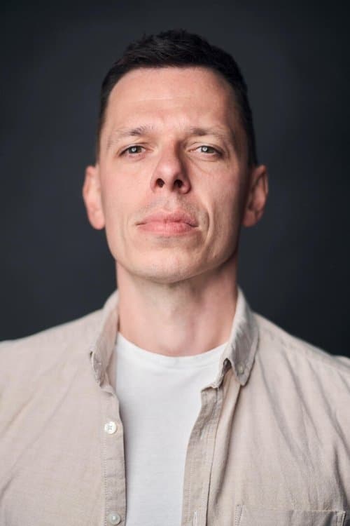 Lee Comley image