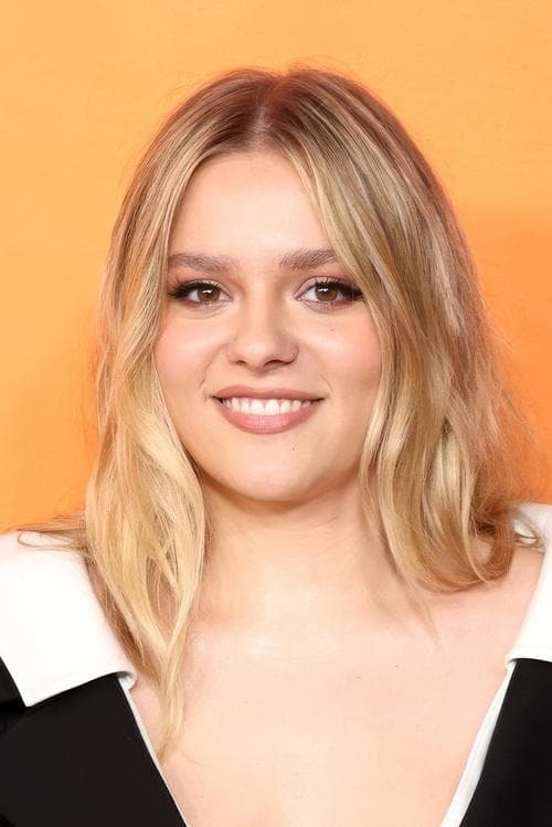 Maisy Stella image