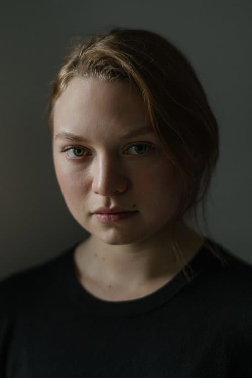 Mia Threapleton image