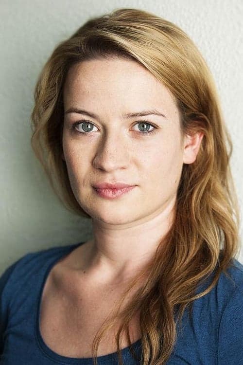 Nina Gummich image