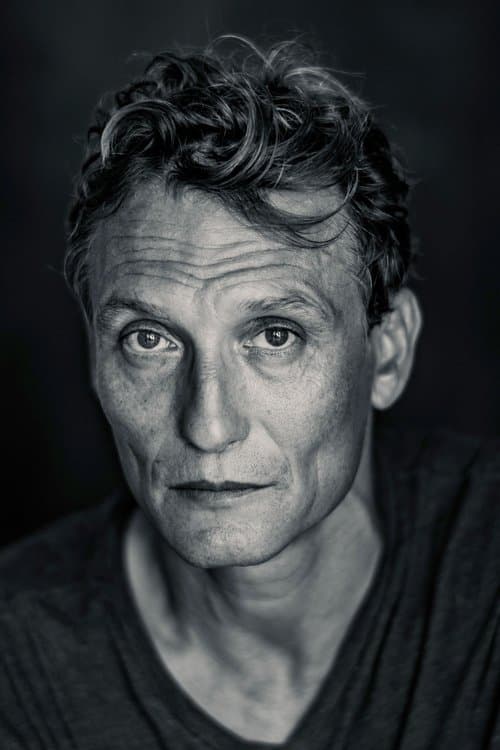 Oliver Masucci image