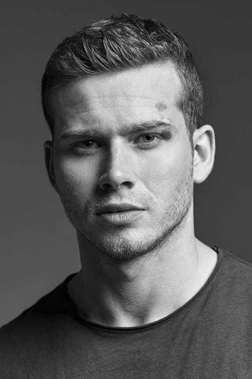 Oliver Stark image
