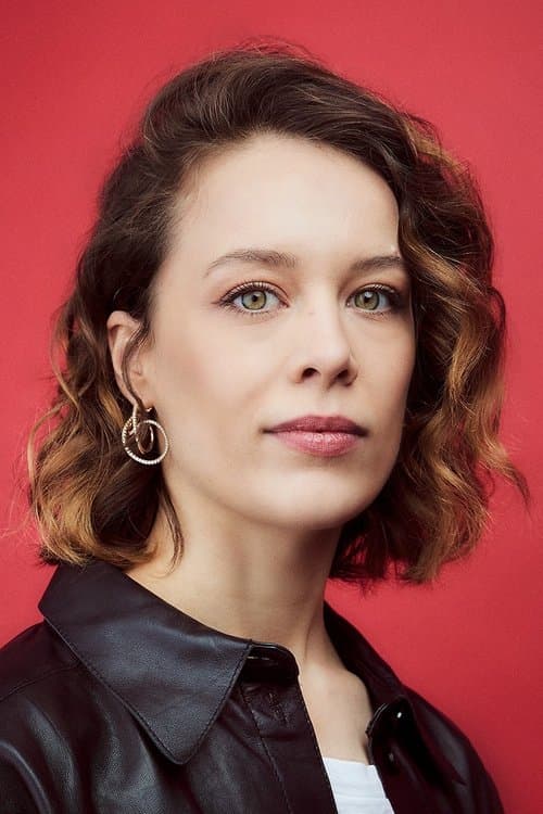Paula Beer image