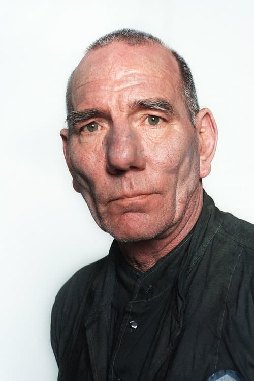 Pete Postlethwaite image