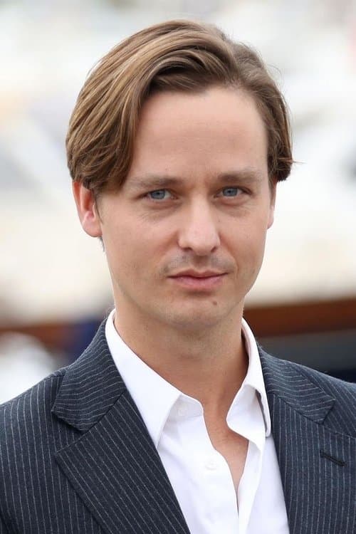 Tom Schilling image