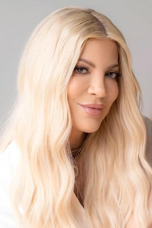 Tori Spelling image