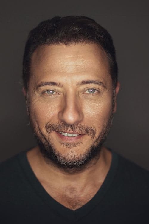 Yiğit Özşener image