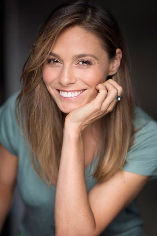 Zoe Naylor image